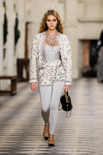 Look 8
